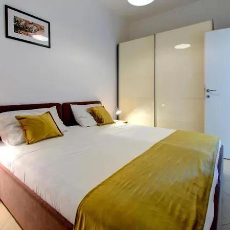 With Balcony And Sea View S2 Ragusa