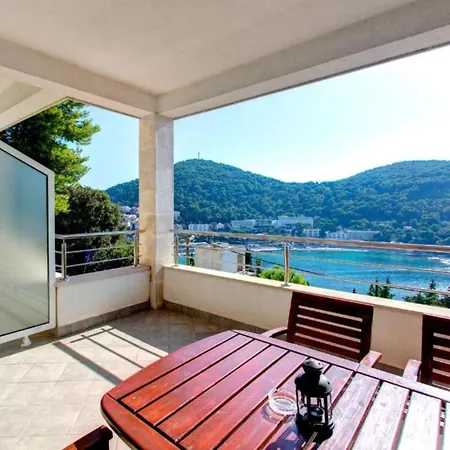 Apartment With Balcony And Sea View S2