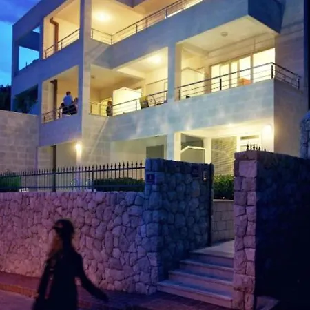 With Balcony And Sea View S2 Apartman *